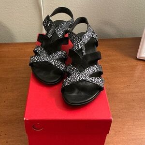 Arche Obela Sandal in Granite Noir, Size 36